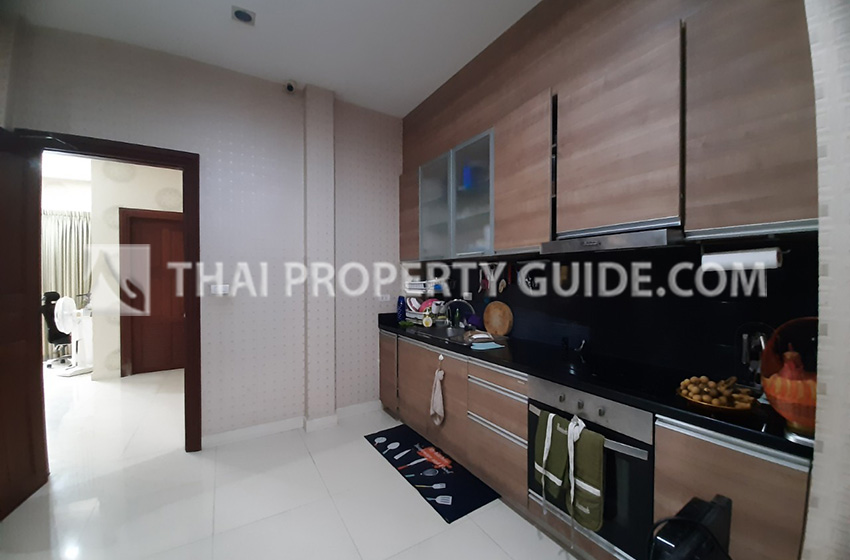House with Private Pool in Sukhumvit 